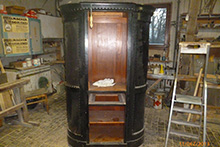 Tischler Günter Franz plant und baut: Reparatur und Restaurierung einer gebogenen Glasvitrine. Gebeizt und gewachst. Reparatur und Restaurierung einer gebogenen Glasvitrine. Gebeizt und gewachst.